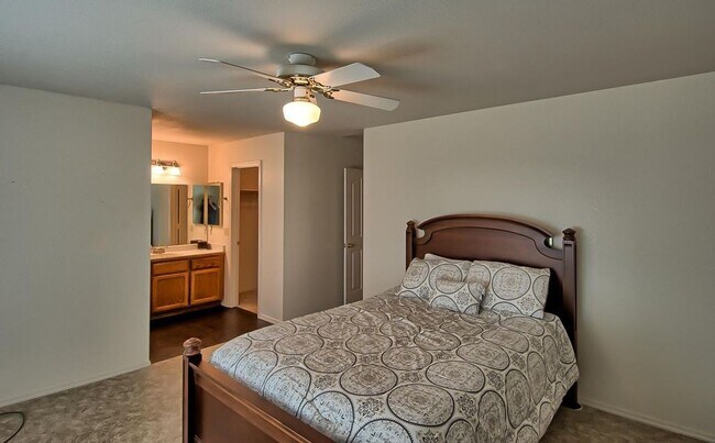 Foto del edificio - Ravenwood Home off of Shasta View