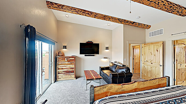 Building Photo - 3374 S Village Loop