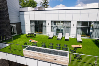 Building Photo - 4 Corners Lakeside Apartments - White Lake, MI