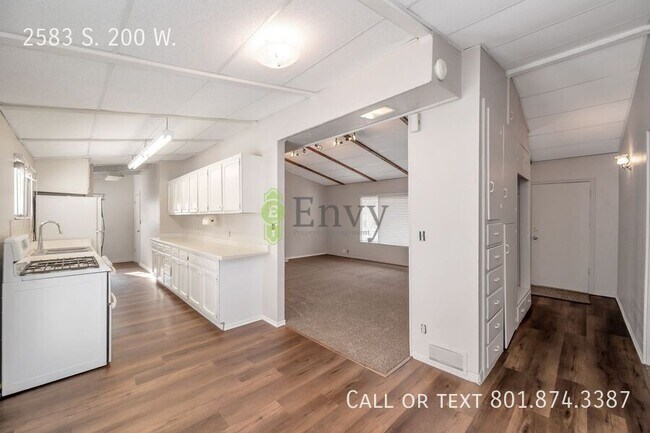 Foto del edificio - 2583 S 200 W