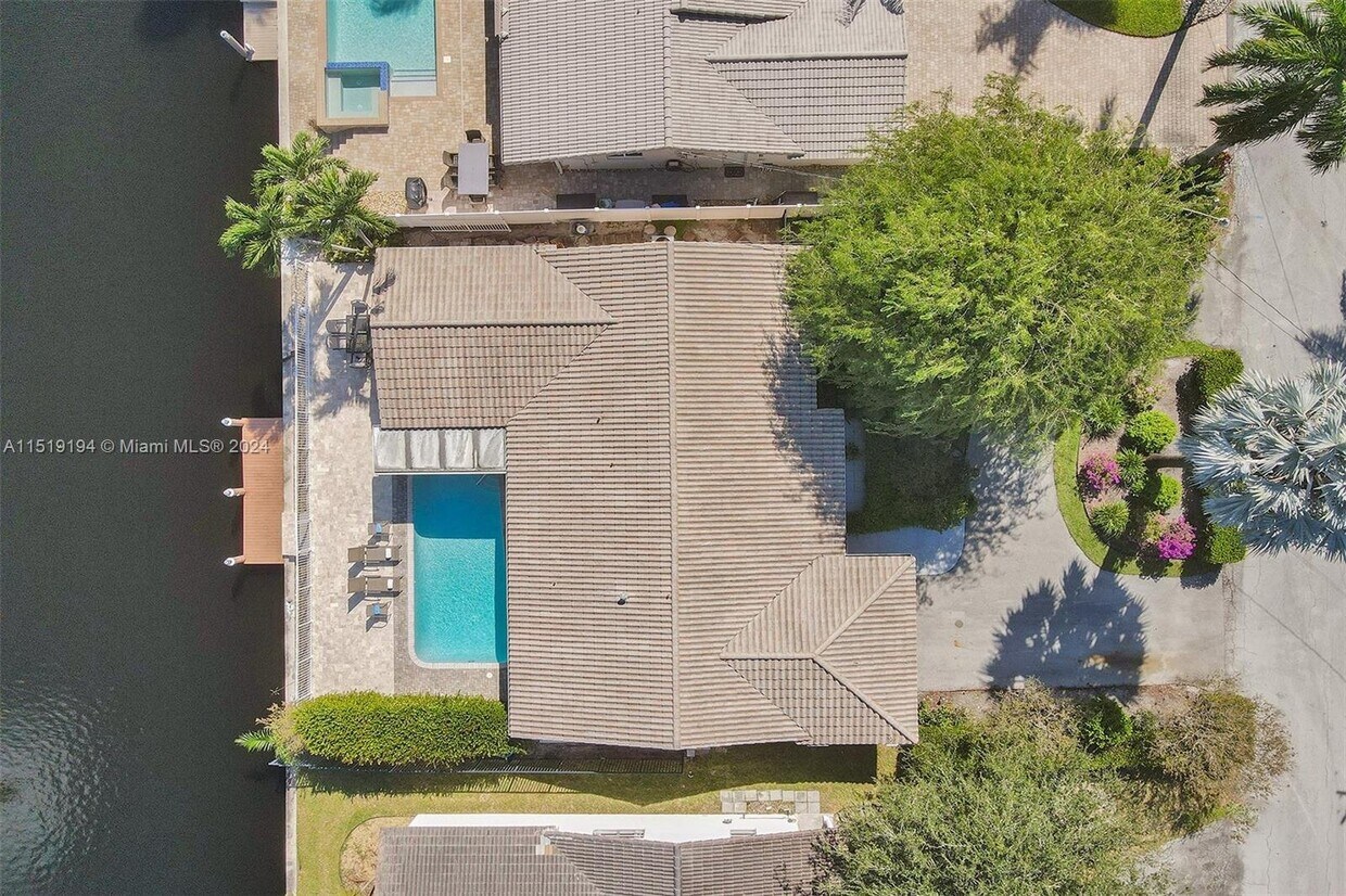 Primary Photo - 5900 Northeast 14th Lane, Fort Lauderdale,...