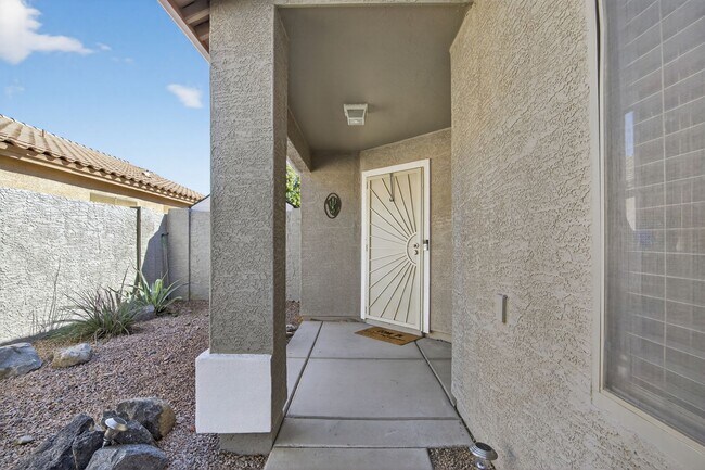 Building Photo - Gilbert Living with Private Pool