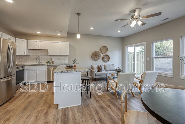 Building Photo - 2908 S Harvard Ave