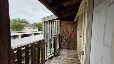 Building Photo - 12967 Trail Hollow Dr