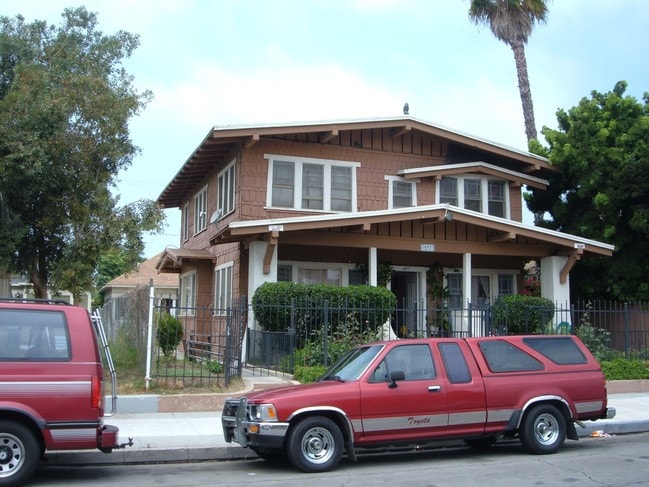 Building Photo - 443-445 N Daisy Ave