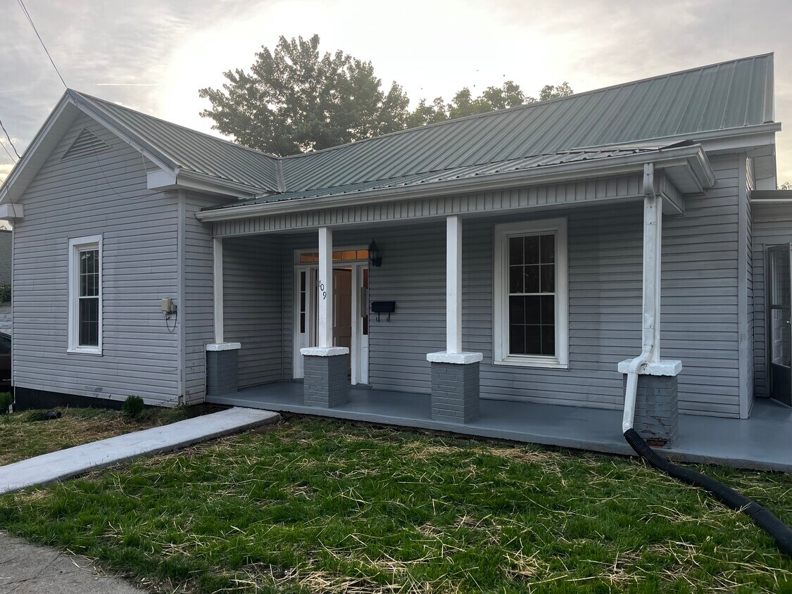 Front of the house - 109 Ash St