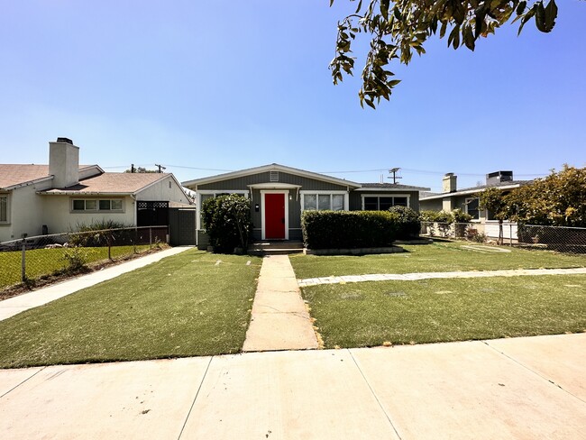 Jardín de fuentes - 6901 Lindley Ave