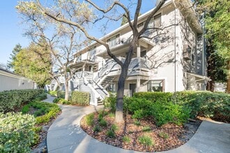 Building Photo - 2600 Oak Rd
