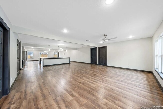 Building Photo - 2643 W Gramercy Pl