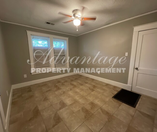 Building Photo - Newly Renovated Home In The Grahamwood Area