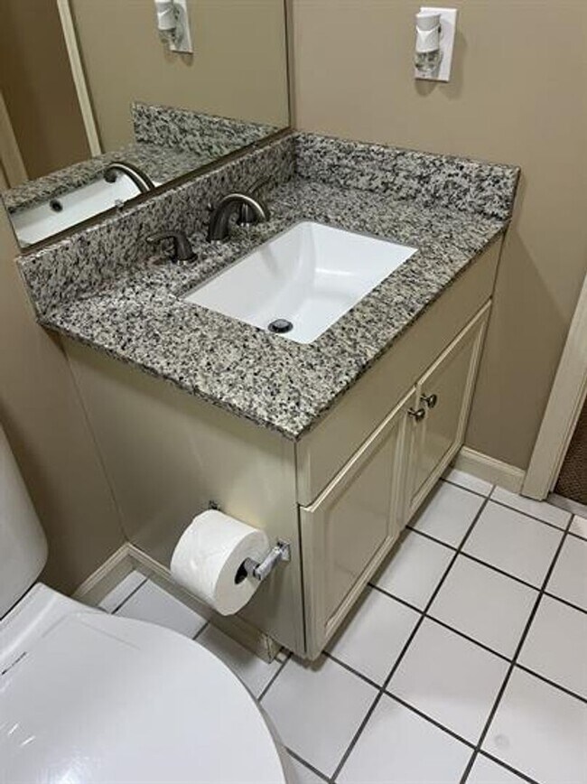 Foto del edificio - 4 Laura Dr