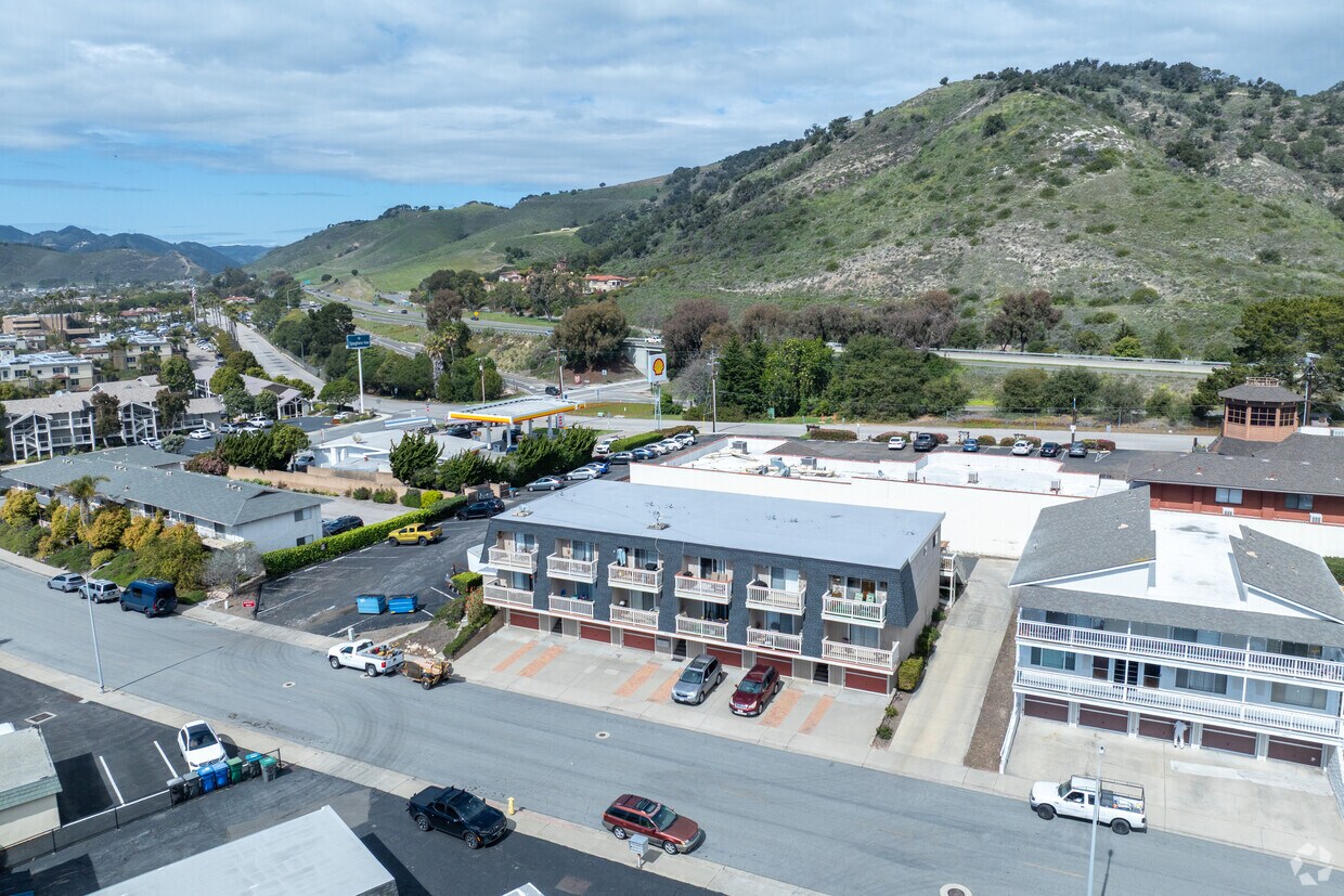 Building Photo - 2611 Solano Rd