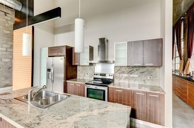 Building Photo - 435 N Andrews Ave