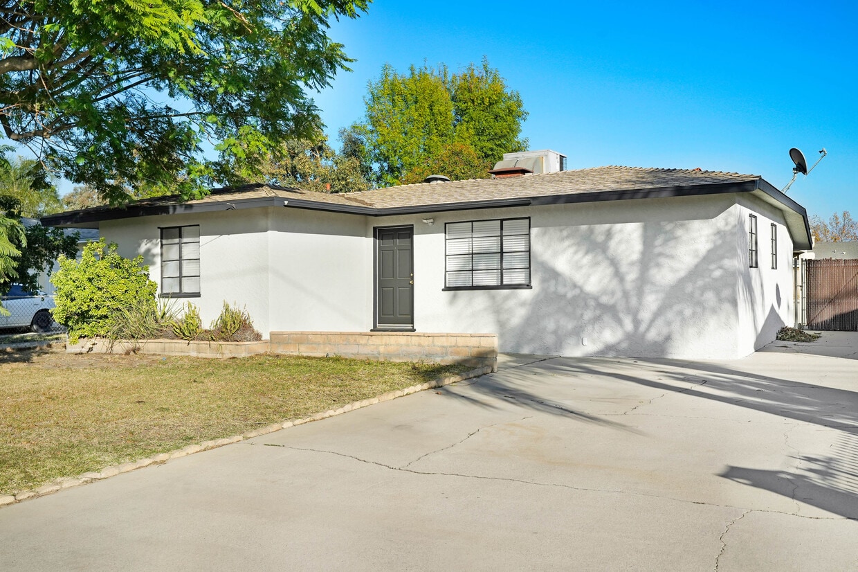 Foto principal - 8033 Grace Ave