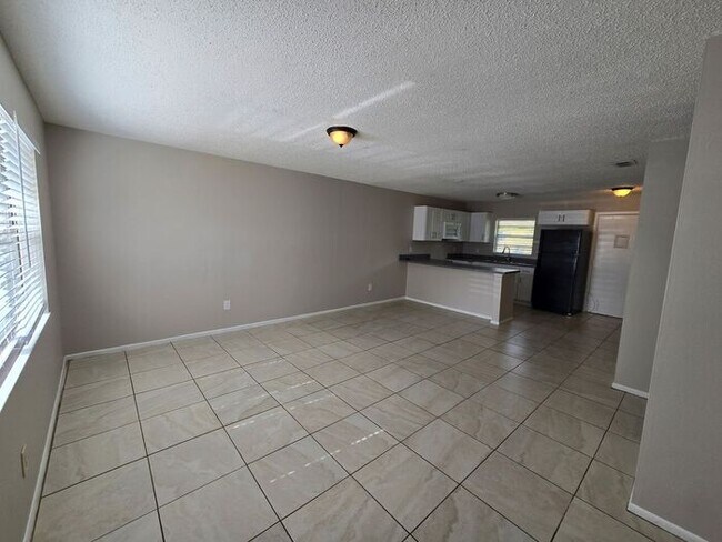 Foto del edificio - Cozy 2 bedroom/1 bath Duplex