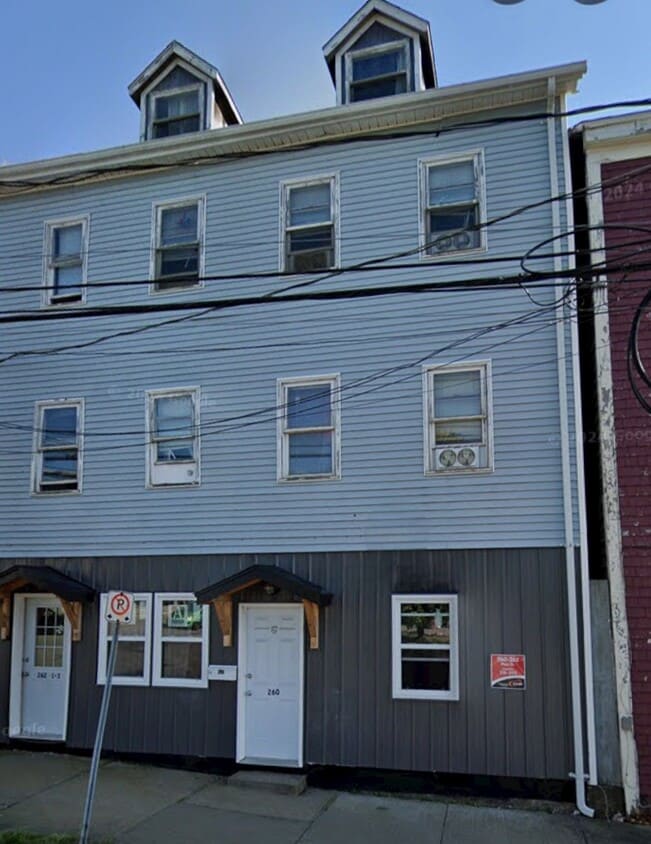 Primary Photo - 260 Main St