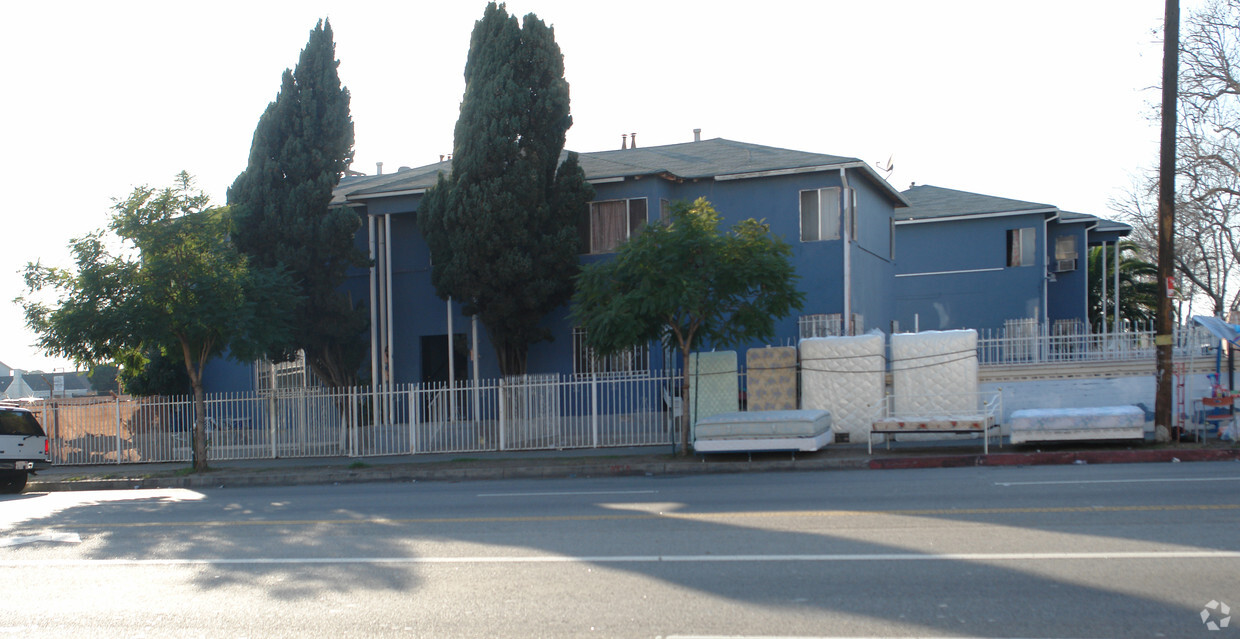 Foto principal - 6601 Avalon Blvd