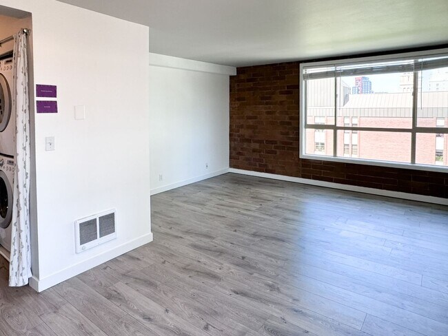 Building Photo - 1bd/1ba Seattle Condo