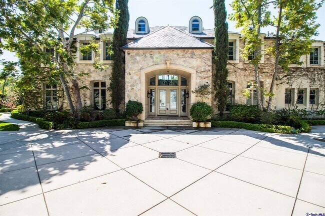 Foto del edificio - 12801 Chalon Rd