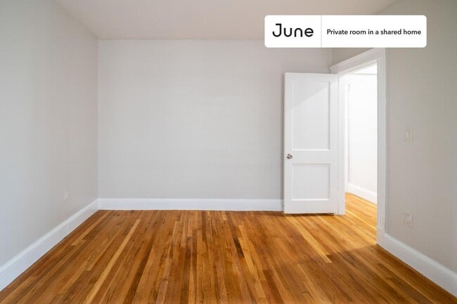 Building Photo - Private bedroom in 4 bed/1 bath Home