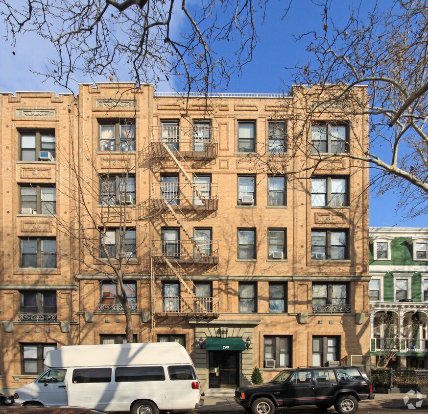 Building Photo - 247 13th St