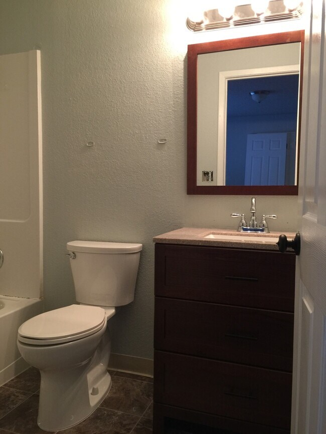 Foto del edificio - Ready first of June / 3 bedroom 2 bathroom...