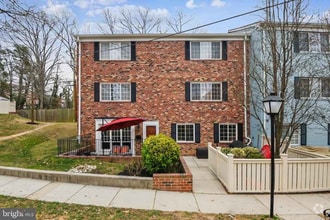 Building Photo - 1565A N Van Dorn St
