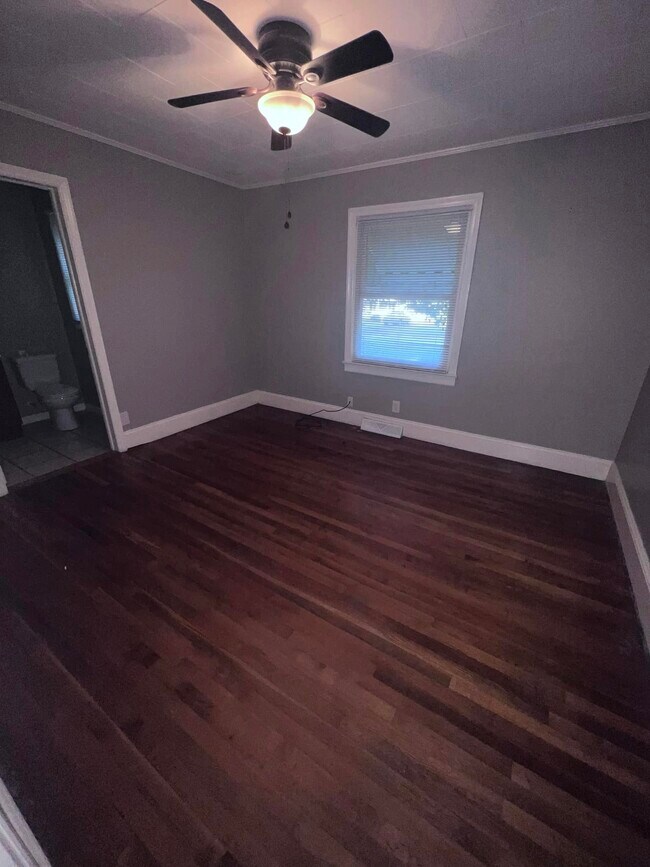 Building Photo - 212 Forestdale Dr