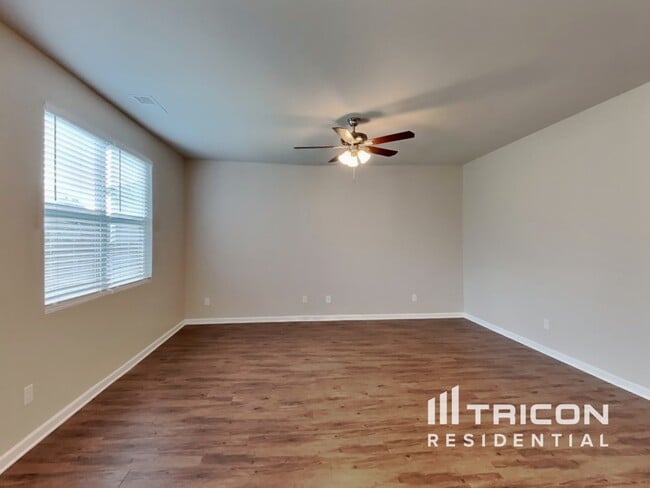 Foto del edificio - 631 Prominence Rd