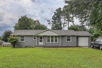 Building Photo - 619 Graycroft Dr SW