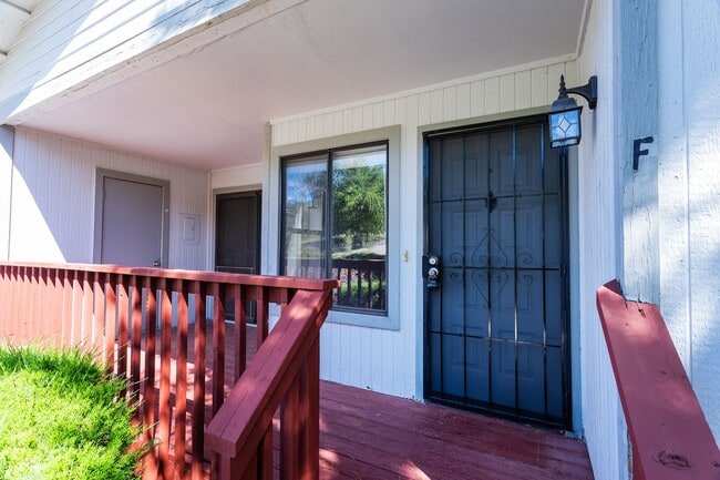Building Photo - 2 Bedroom 2 Bath Condo in Prescott.