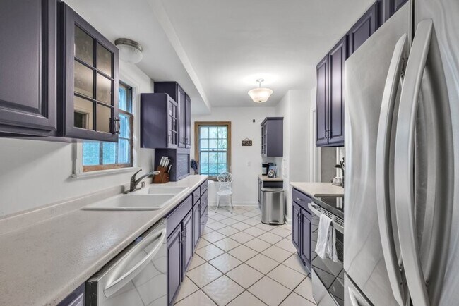 Foto del edificio - Charming 2 Bed 2 Bath House in the Heart of Madison - Fully Furnished!