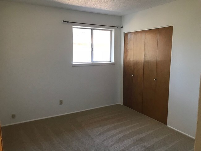 Foto del edificio - 329 W Oak Ave