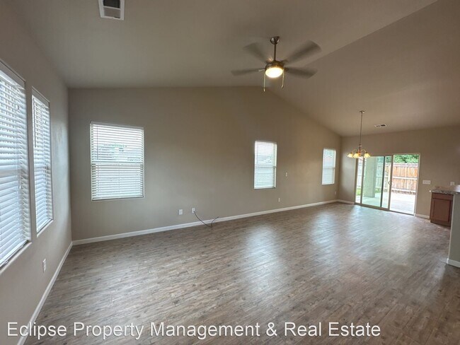 Building Photo - 3 br, 2 bath House - 555 Pine Meadows Dr
