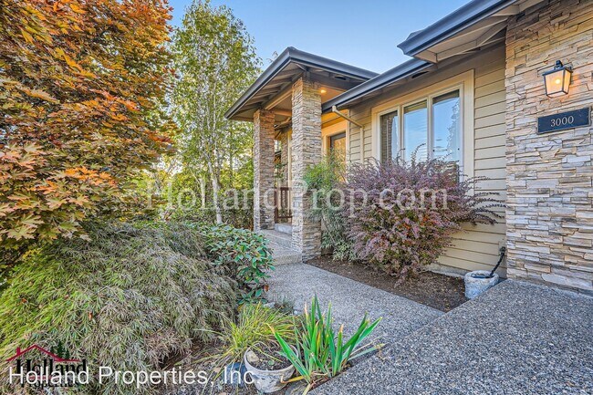 Building Photo - 3 br, 4 bath House - 3000 NW Chapin Dr