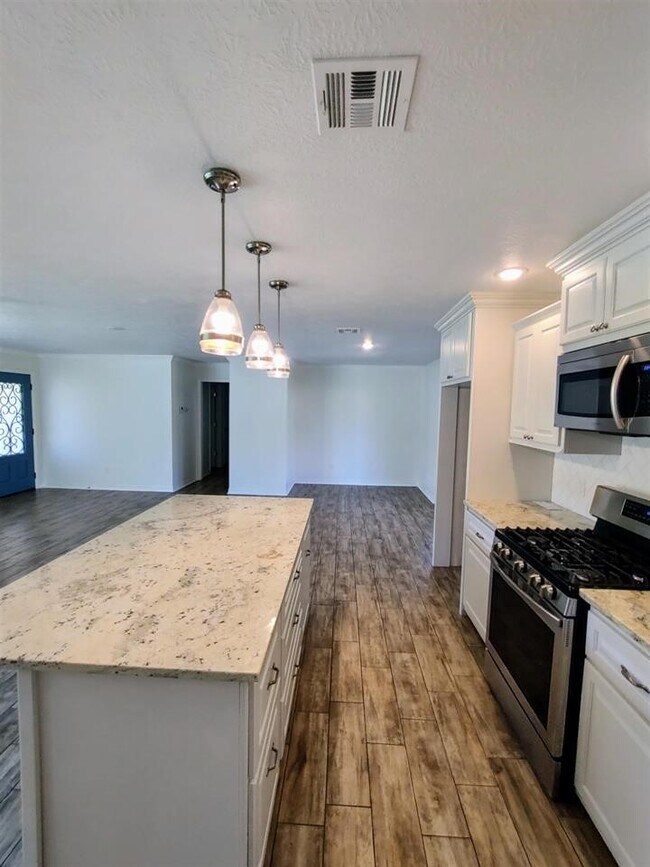 Foto del edificio - 105 Rolling Hills Dr