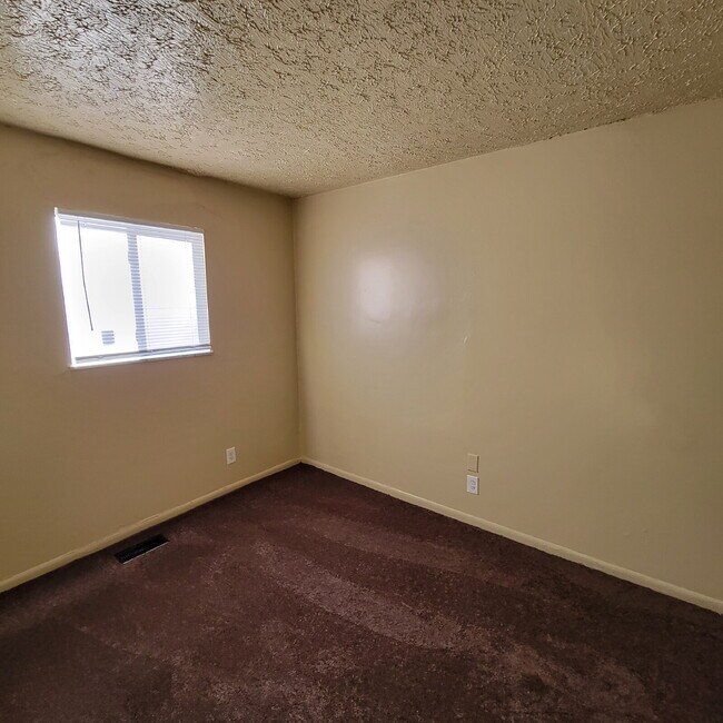 Photo - 4 Bedroom House!