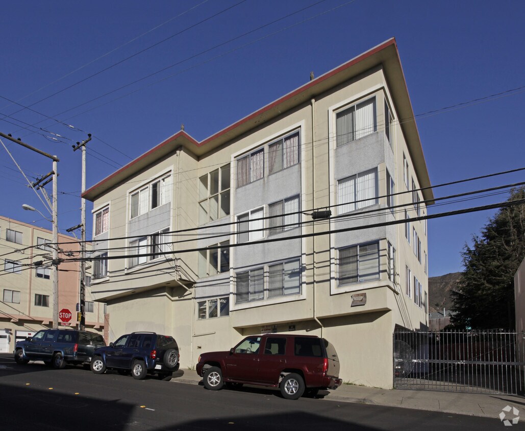 Primary Photo - Castle Apartments
