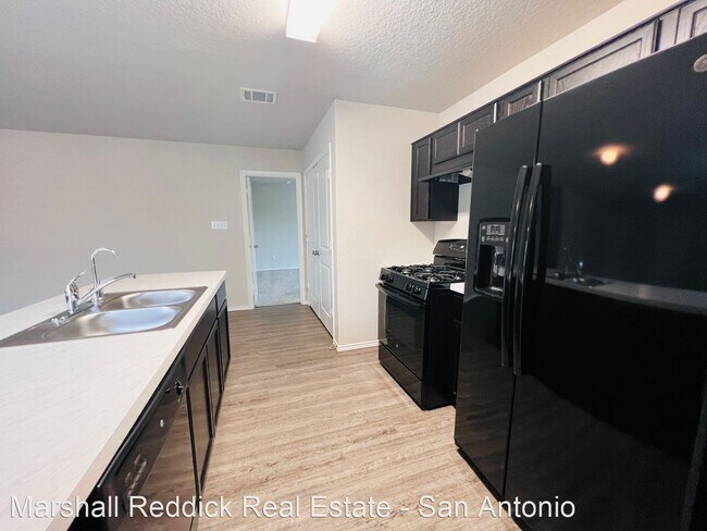 Foto del edificio - 3 br, 2 bath House - 4910 Everett Loop