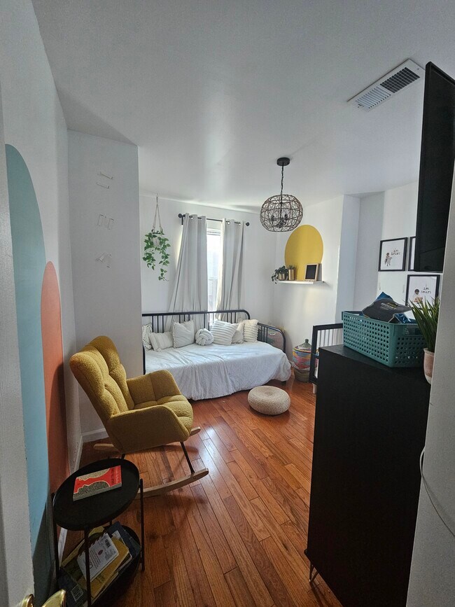 Foto del edificio - 5759 Larchwood Ave