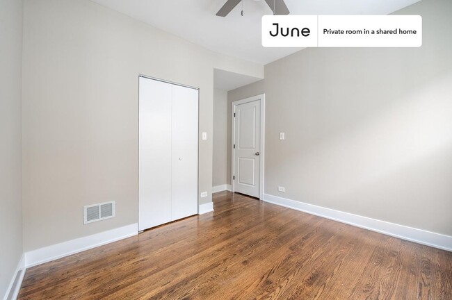 Foto del edificio - Private bedroom in 3 bed/1 bath Home