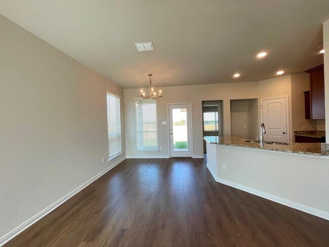 Foto del edificio - 2044 Dade Loop