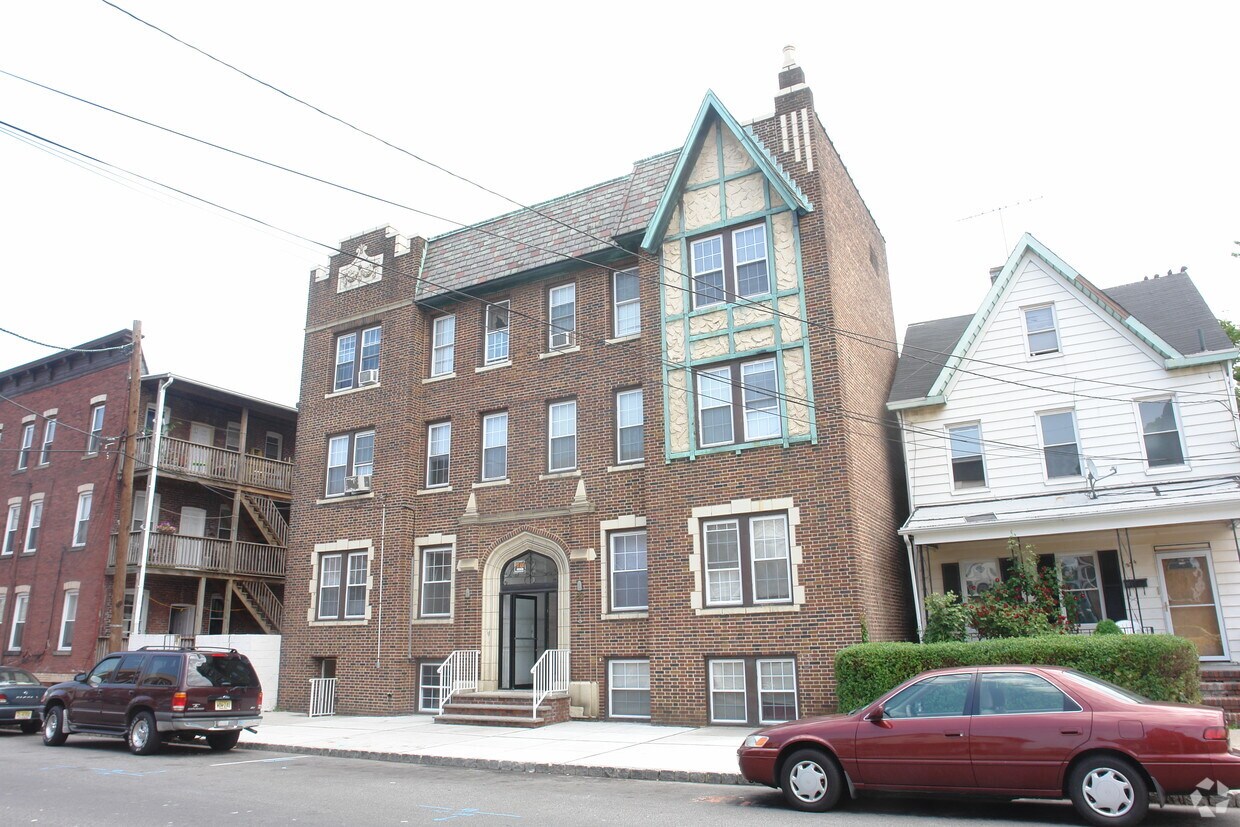 Building Photo - 236 1st St
