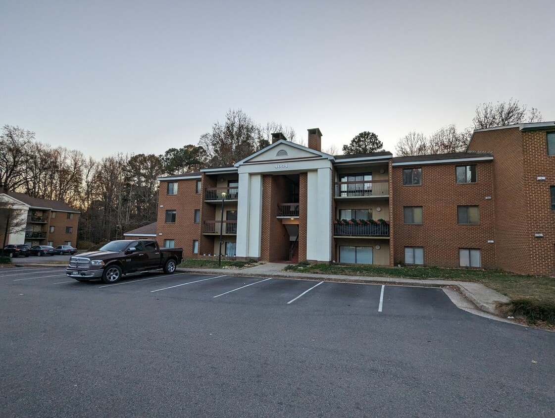 4004 Governors Square, Williamsburg, VA 23188 Condo for Rent in