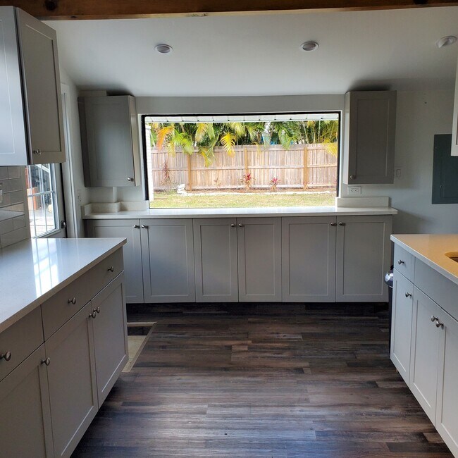 Kitchen - 1417 Canterbury Rd N