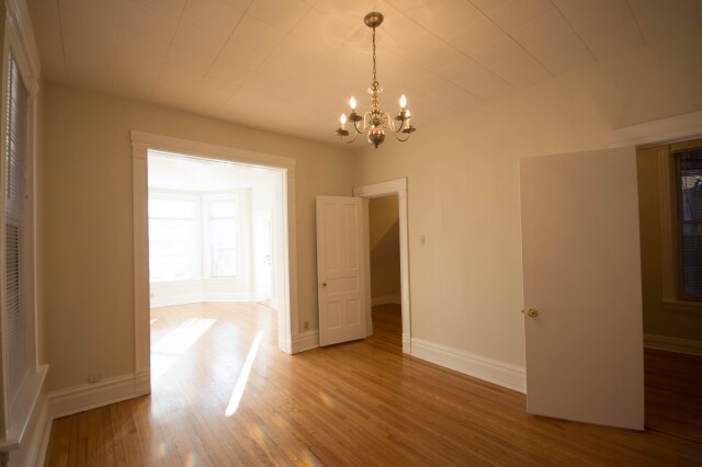 Foto del edificio - 1754 W School St
