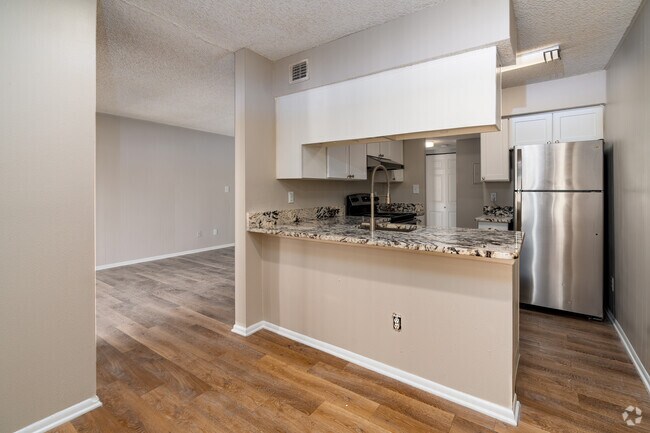 2 BR, 1 BA - 925 SF - Lakeside Villas
