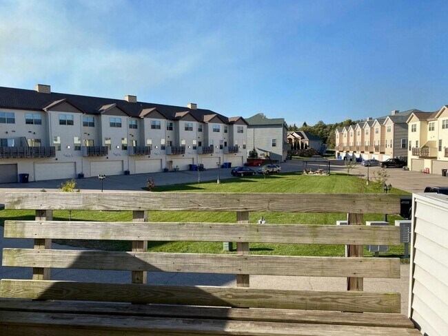 Building Photo - 807 Peace Ln