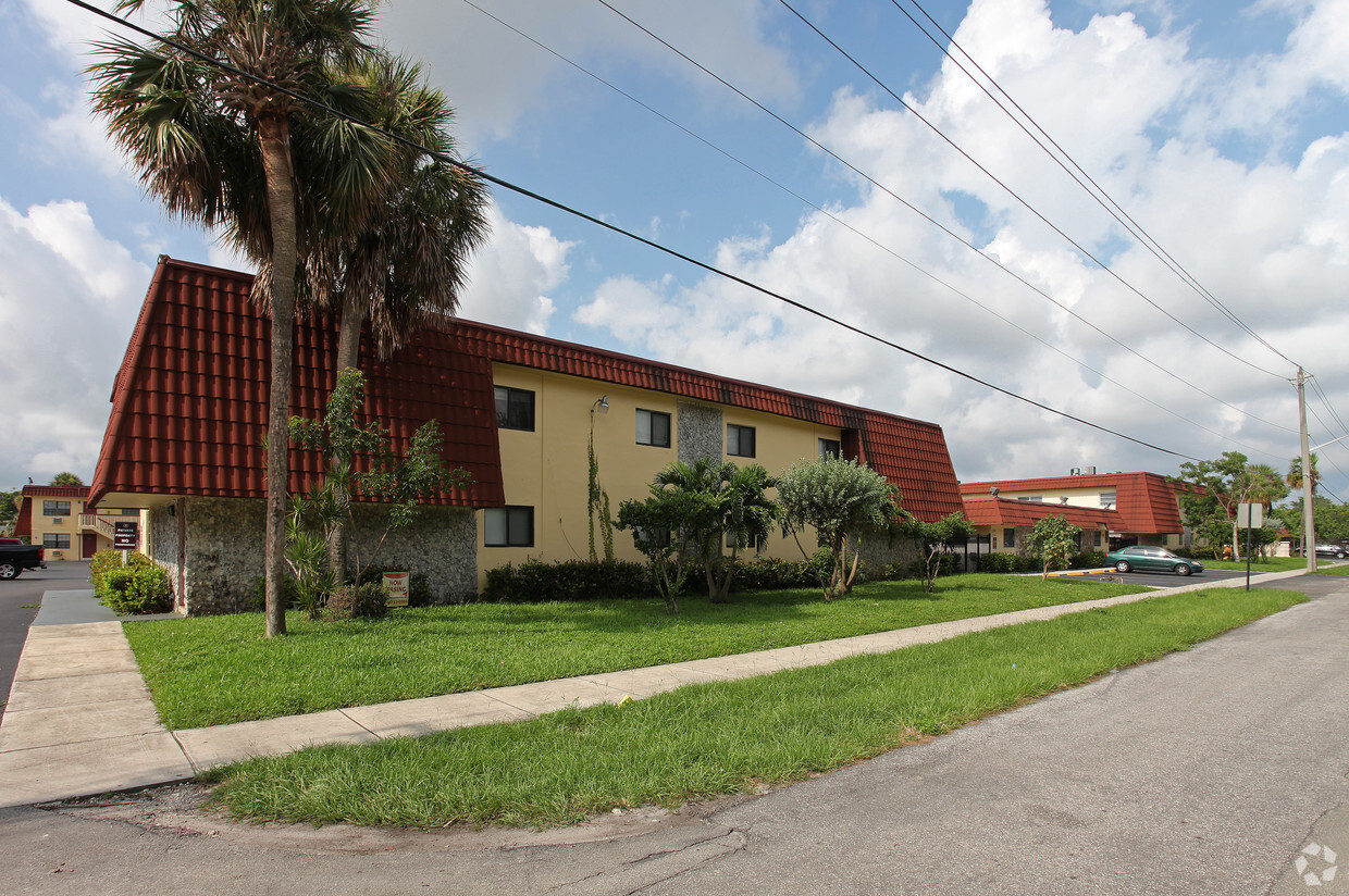 Primary Photo - Riviera Hills Apartments