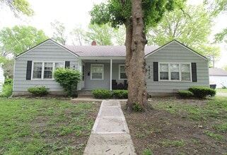Building Photo - 4410 S Parkway Dr